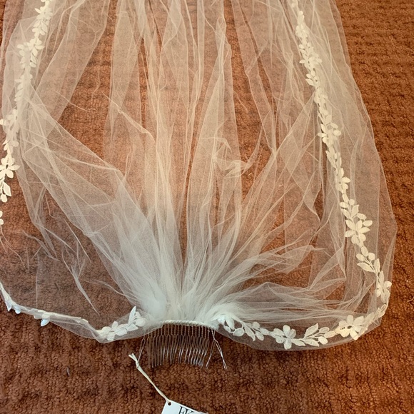 Exquisite silk cathedral length bridal veil. 30’ long. New. - Picture 3 of 9